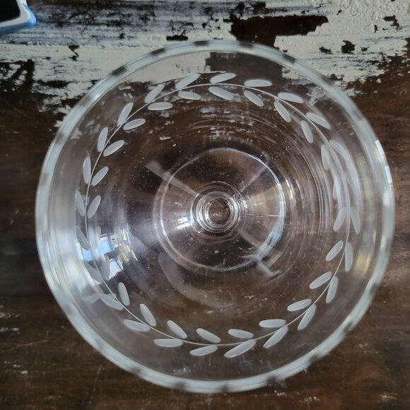 Set of 3 Vintage Laurel Leaf Band Drinking Glasses, Etched Glass Water Goblet - Picture 4 of 5
